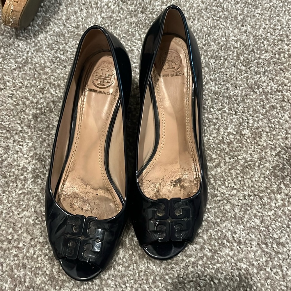 Double T Leather Tory Burch Wedges